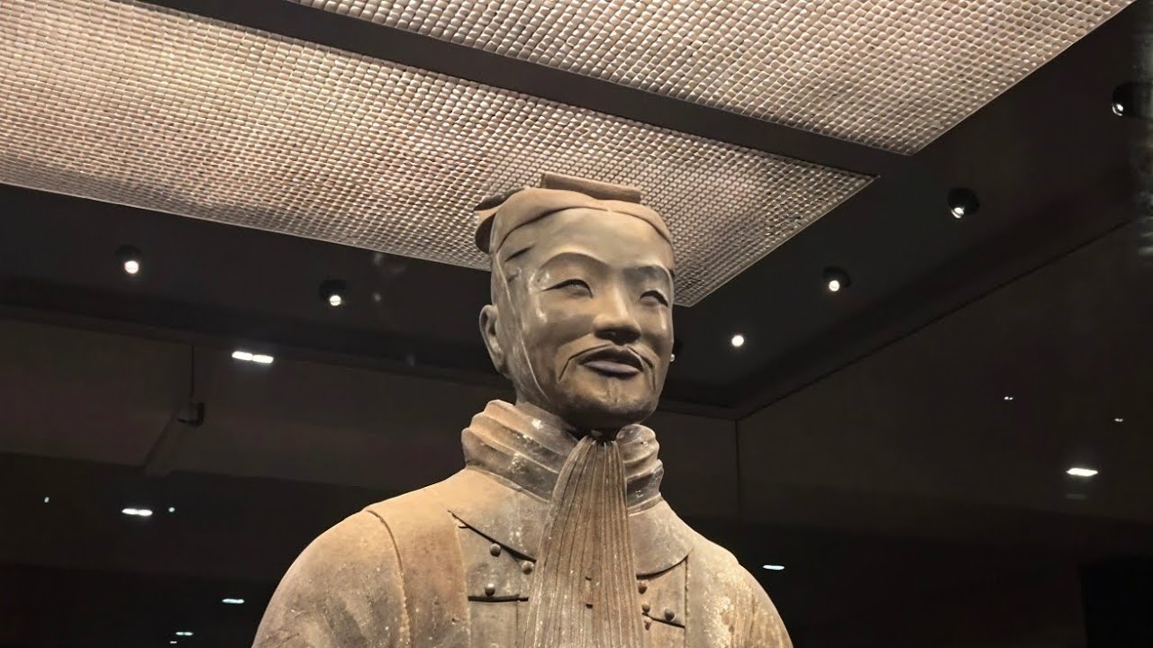 秦始皇陵兵馬俑，又簡稱秦兵馬俑或兵馬俑，是位於中國陝西省西安市臨潼區的秦始皇陵墓的陪葬坑中出土的一批陶製雕塑群，被譽為「世界第八大奇蹟」。