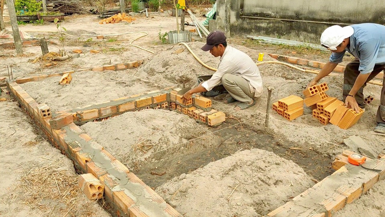Công việc xây dựng xây móng nhà tạm nhà tiền chế xây chặng đất dừng vách tôi với diện tích nhỏ