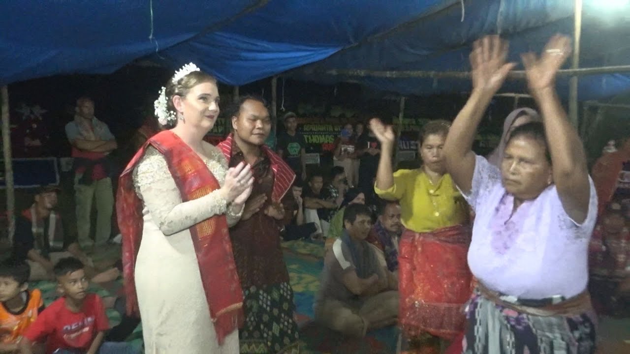 Pawang Hujan di Pesta Bule Australia & Semolap Indonesia ( Gendang Sinatang Wari )