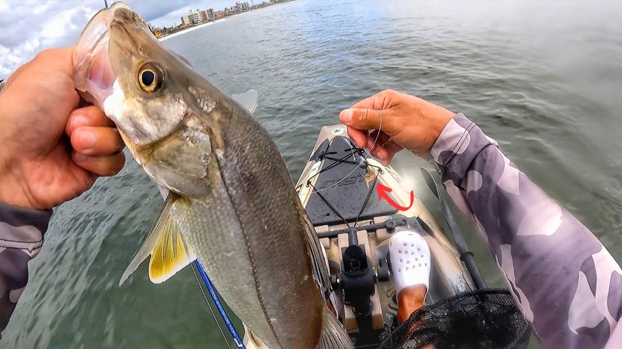 Muito ROBALO nessa &Iacute;SCA - Pescaria de Caiaque no MAR