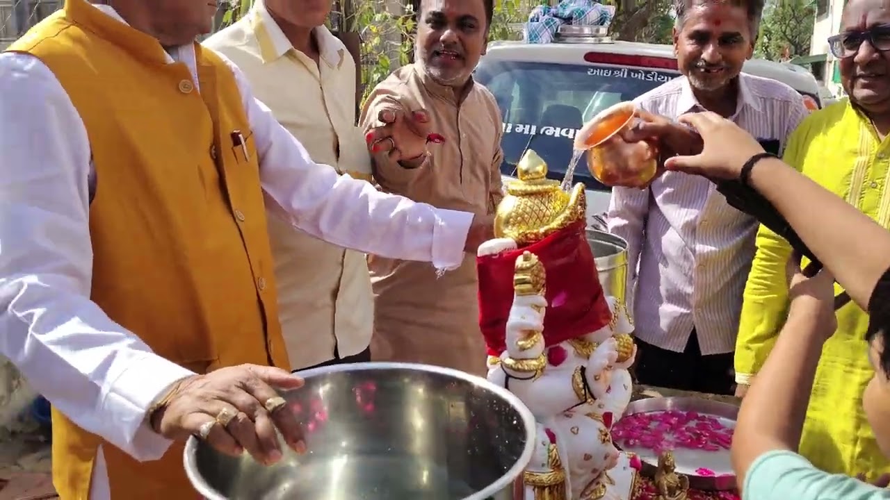 ગણપતિ દાદા સ્નાન ગંગાજળ દ્વારા - ૨