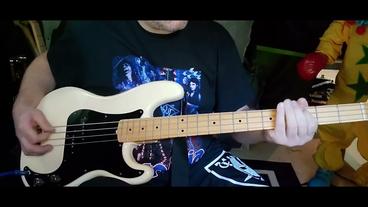 Madonna -- Material Girl bass cover/play along