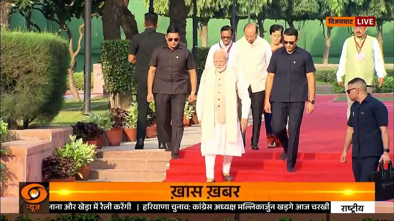 PM Narendra Modi pays tribute to former PM Lal Bahadur Shastri at Vijay Ghat