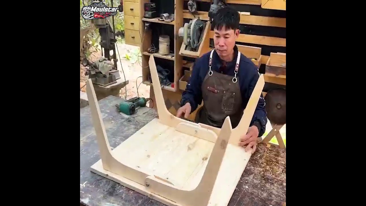 The Ingenious Idea Of ​​A 70 Year Old Carpenter Has Resulted In A Foldable Coffee Table Made From Pa