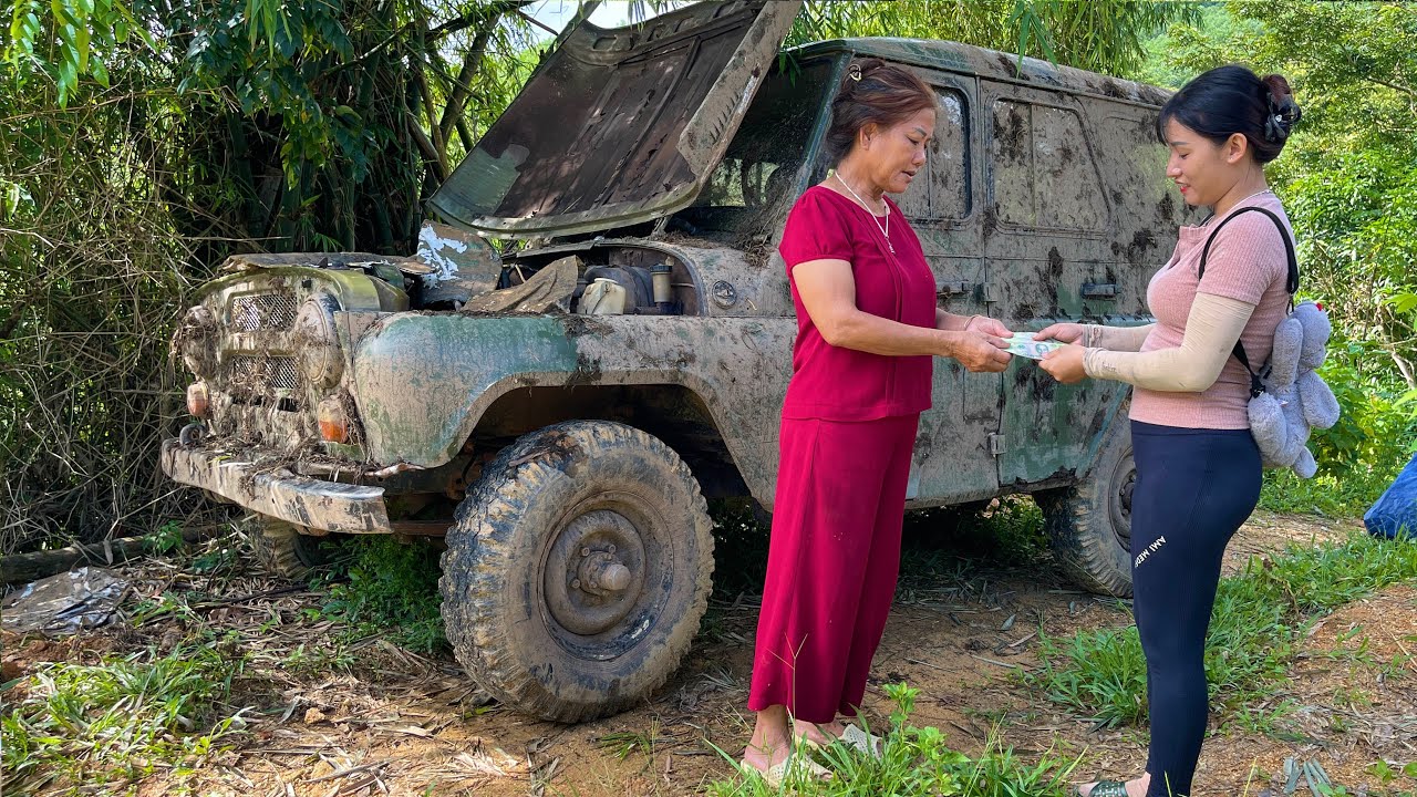 The repair girl came to buy the UAZ. She was very happy to buy the car from her grandmother.