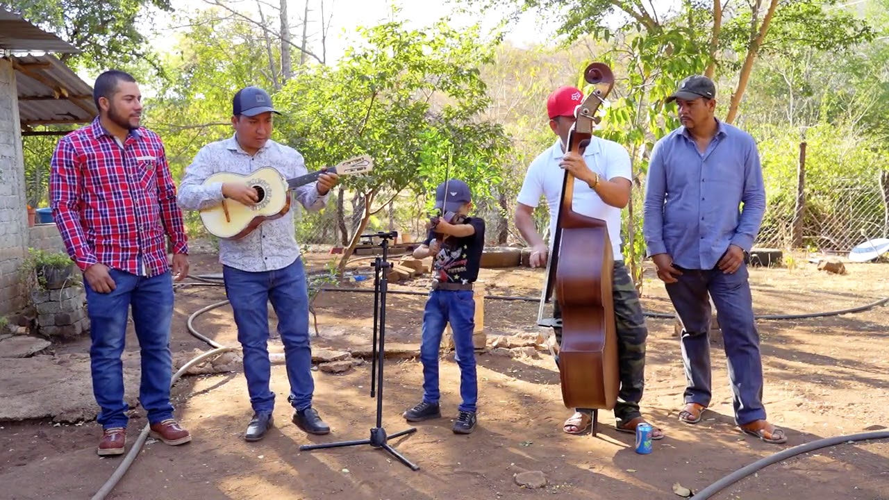 Manuel Con Sus Instrumentos Nuevos - Los Potrillos De Turicato
