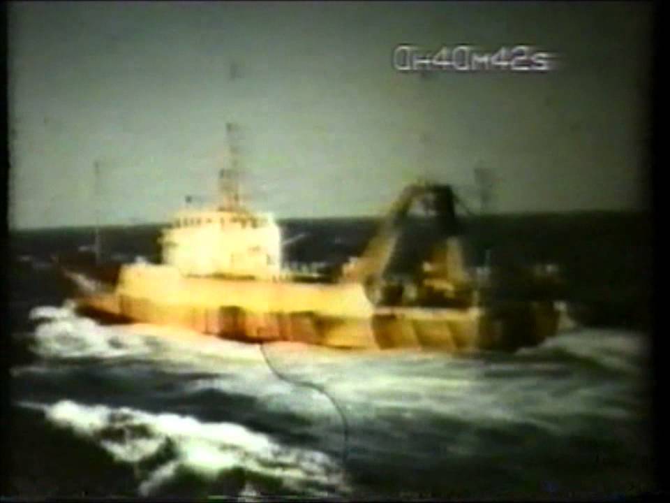 HULL TRAWLERS AT SEA with names
