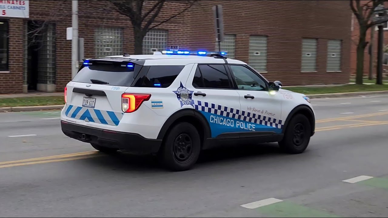 CPD Code 3 - Chicago Police Ford Explorer Interceptors Responding