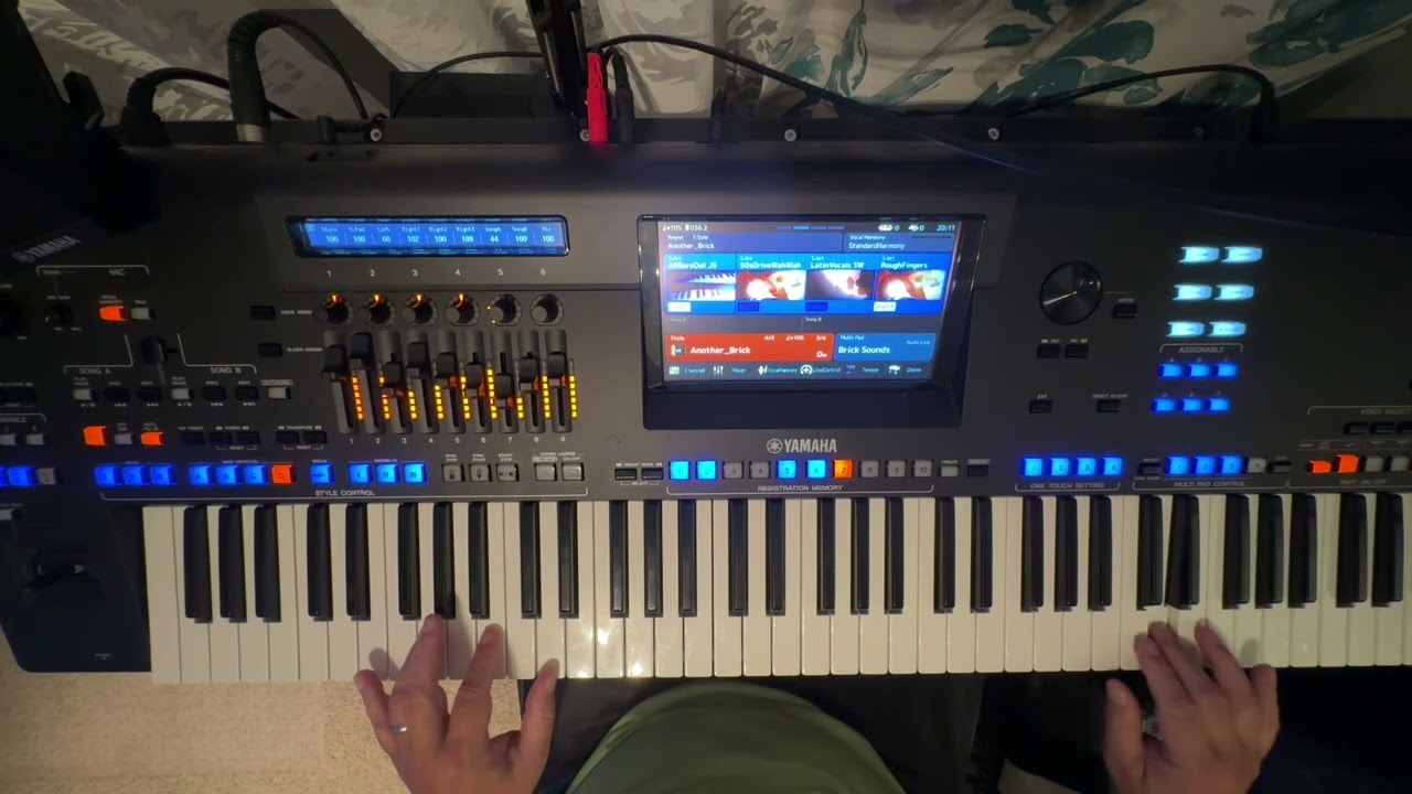 Another Brick Pink Floyd - Messing with that a bit - Yamaha Genos 2