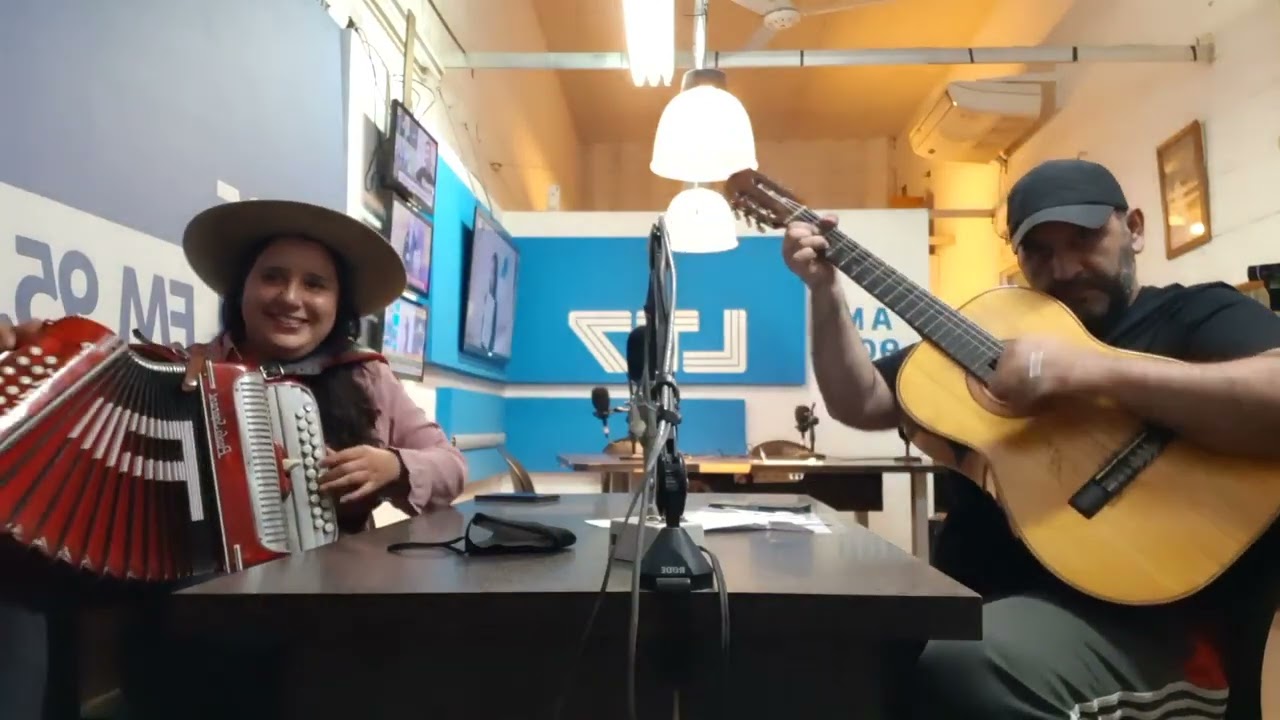 N&eacute;stor Barrios junto a La Pilarcita en LT7 Radio Corrientes