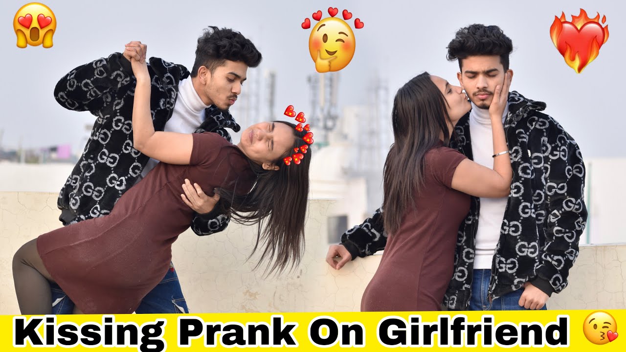 Romantic Kiss 😘 Prank On Girlfriend 😍|| Ritika ने Finally किस दे दिया 😛|| On Public Prank