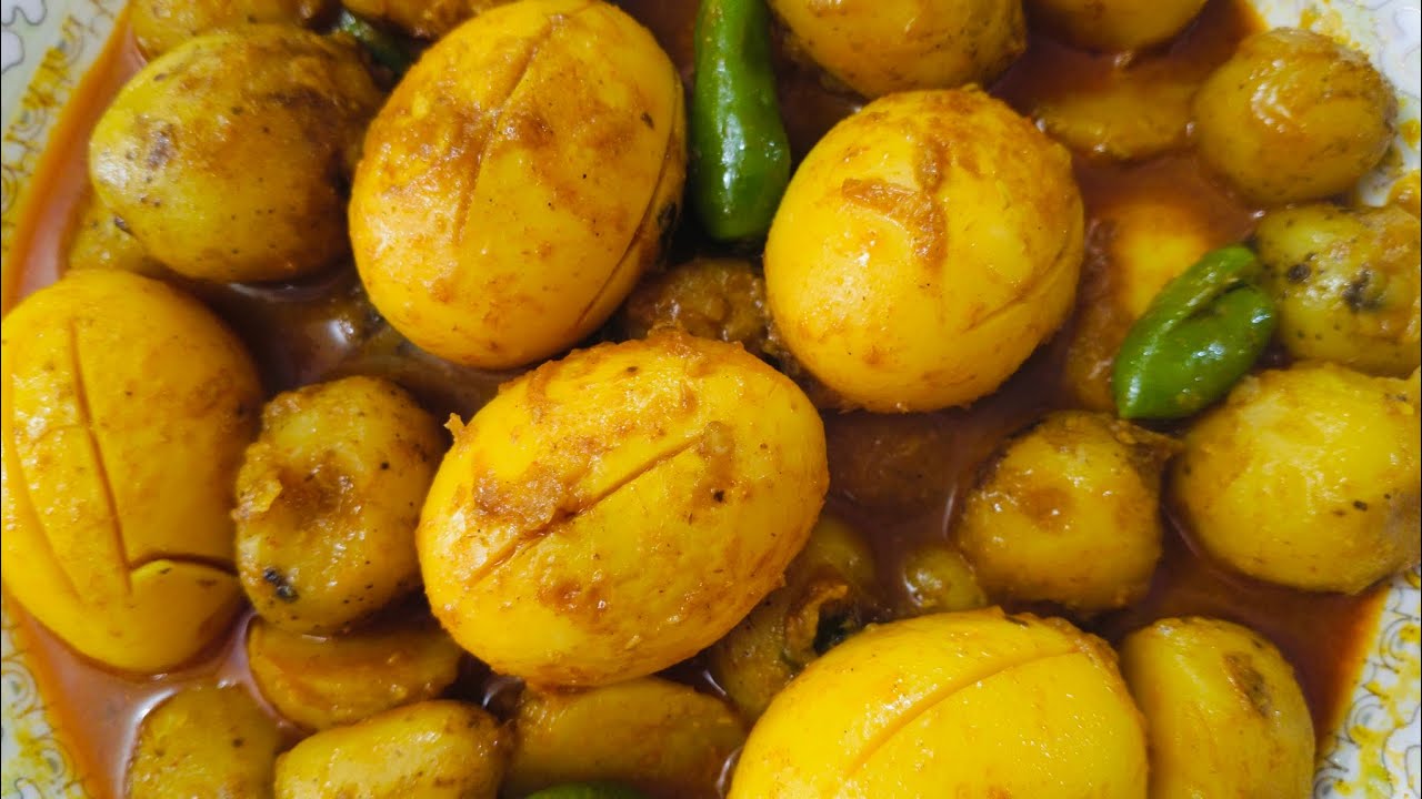 ছোট ছোট আস্তো  আলু দিয়ে ভীষণ সাধের ডিমের কারি ।