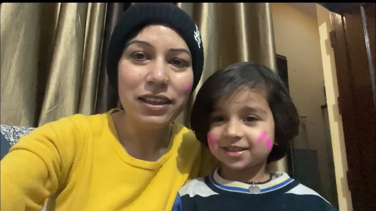 Nayra ne sbko rang lga Kr mnai happy Holi 