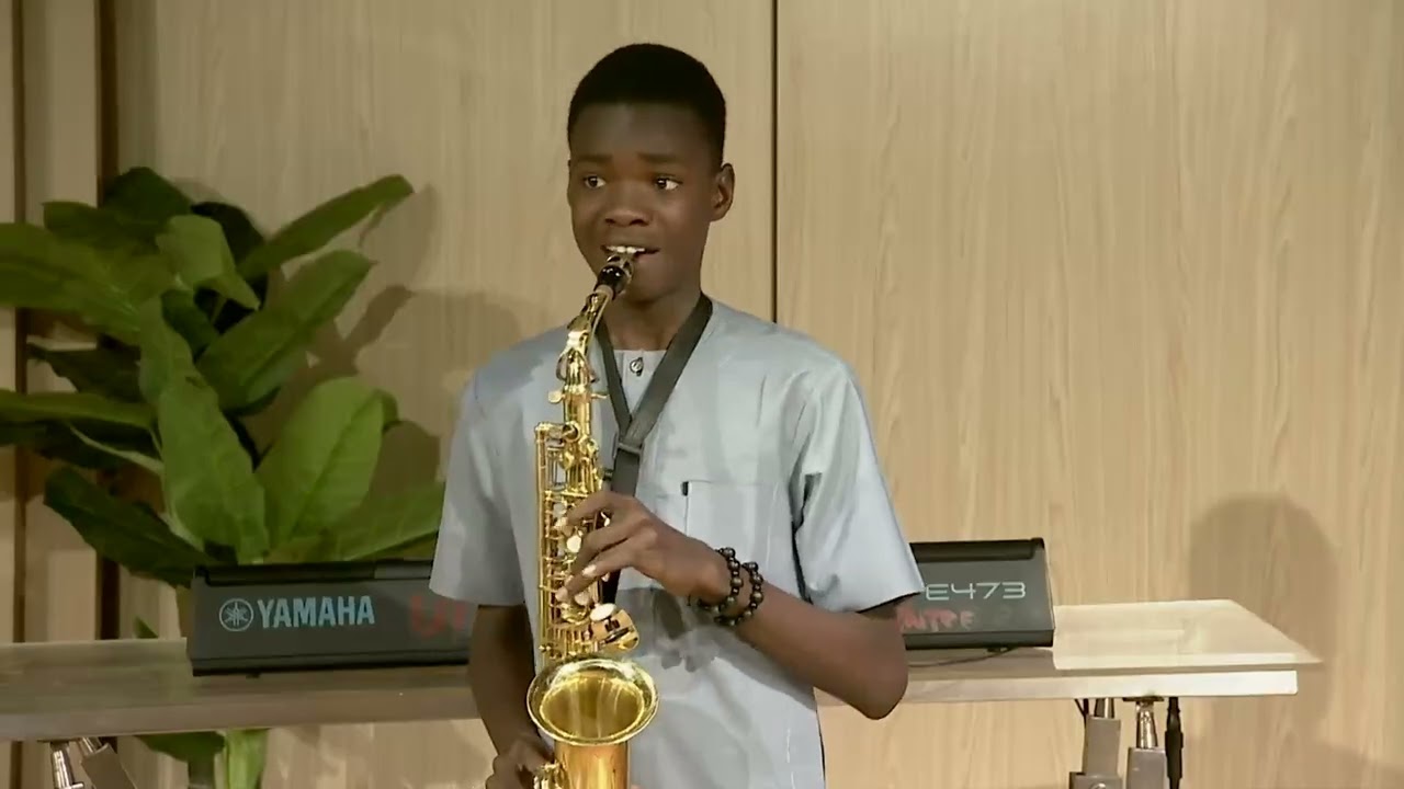 IyinOluwa Performing On The Weekendshow