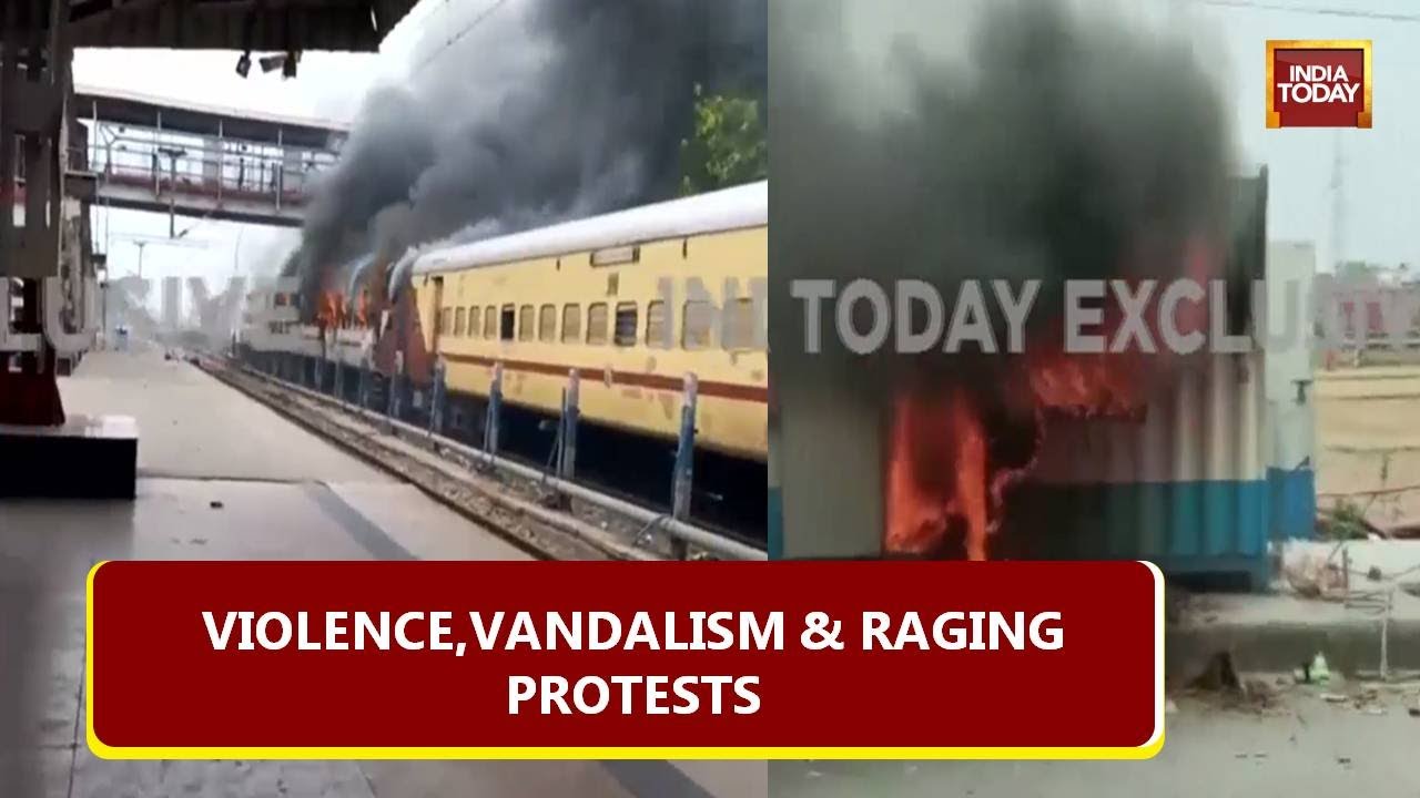 Delhi Patna Express Torched, Bikes Set On Fire In Bihar As Violence Peaks Amid Agneepath Protests