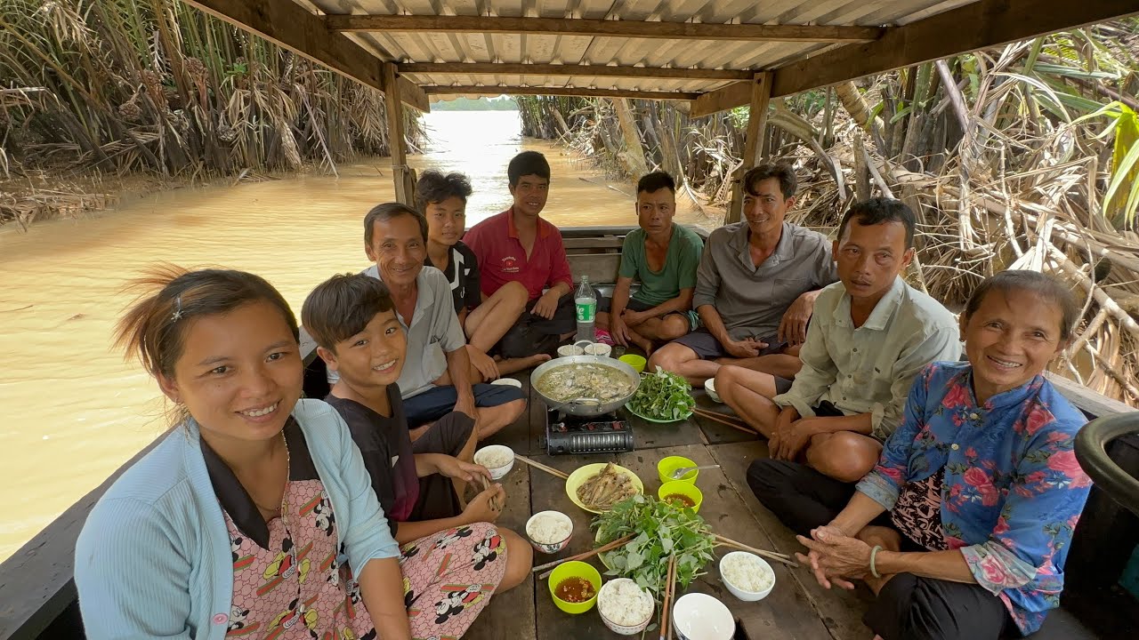 Cá Phèn chiên tươi / Cá Ngát với Cá Út nấu lẩu Cơm Mẻ thưởng thức cùng gia đình 