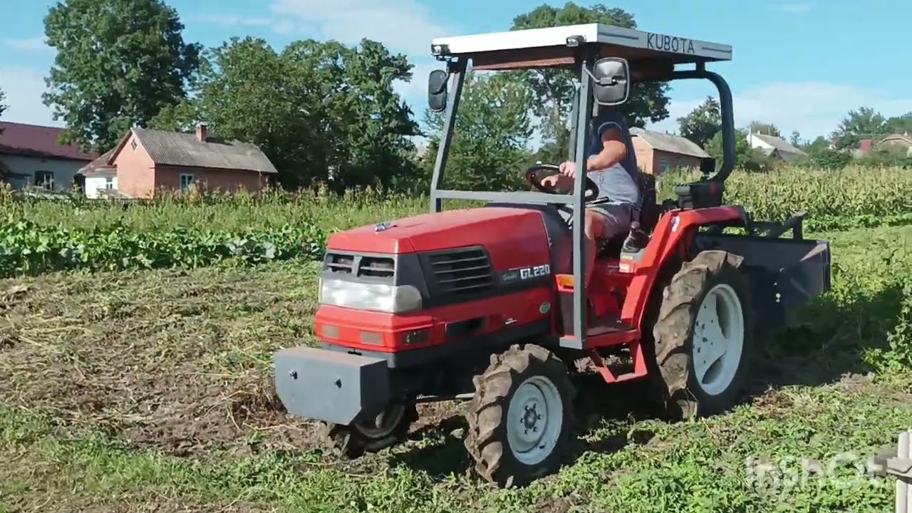 Кошення картоплі.Кубота в парі з саморобною косаркою.