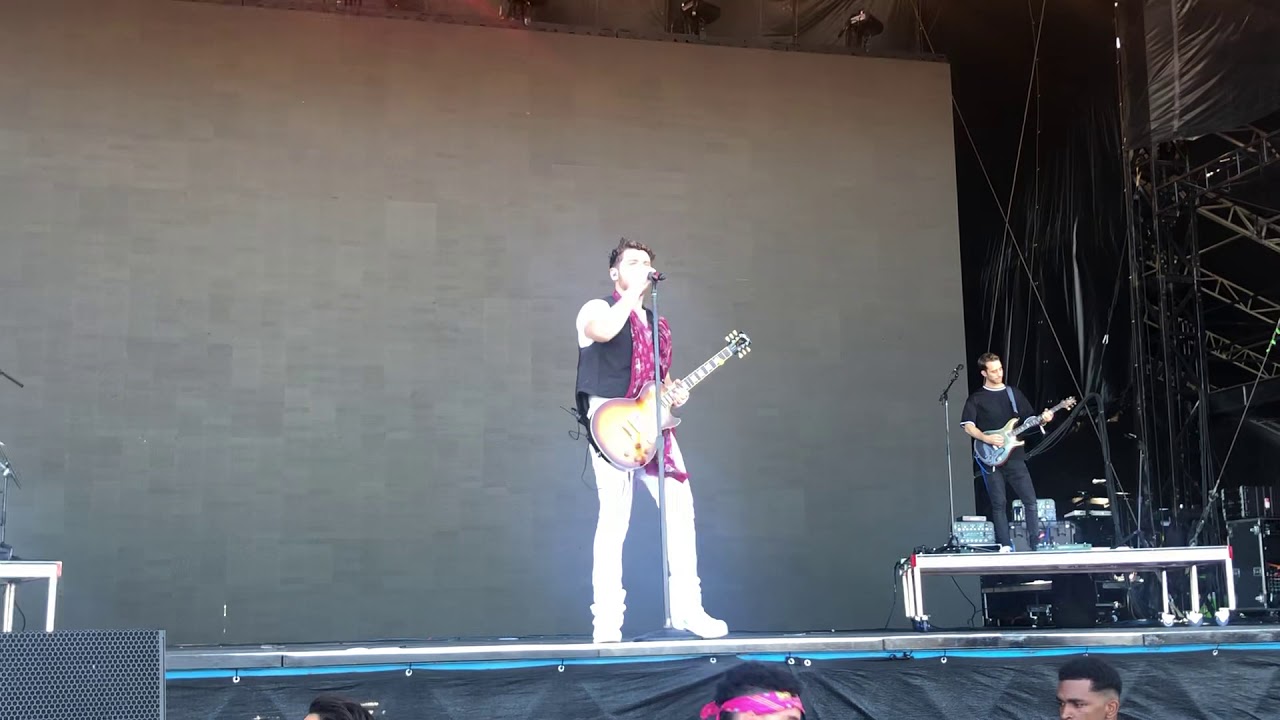 Bazzi - Alone (Live @ Hangout Fest)