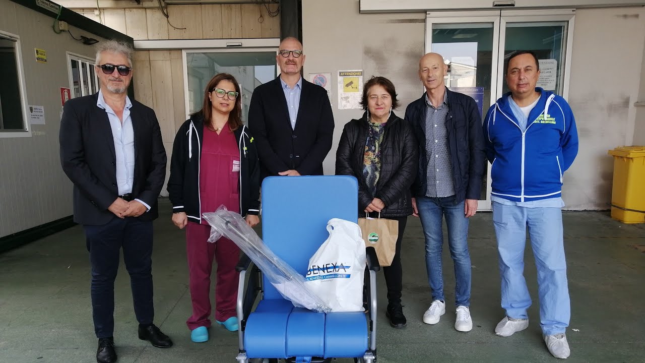 Carrozzina in dono al pronto soccorso di Vasto: "Dal Cral Asl grazie a Vitale Stanisci"