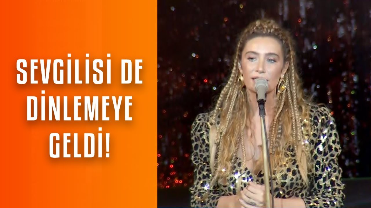Sıla konserinde romantik dakikalar...