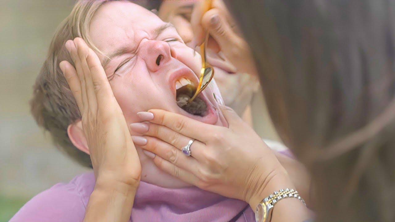 Вегана ЗАСТАВЛЯЮТ есть мясо