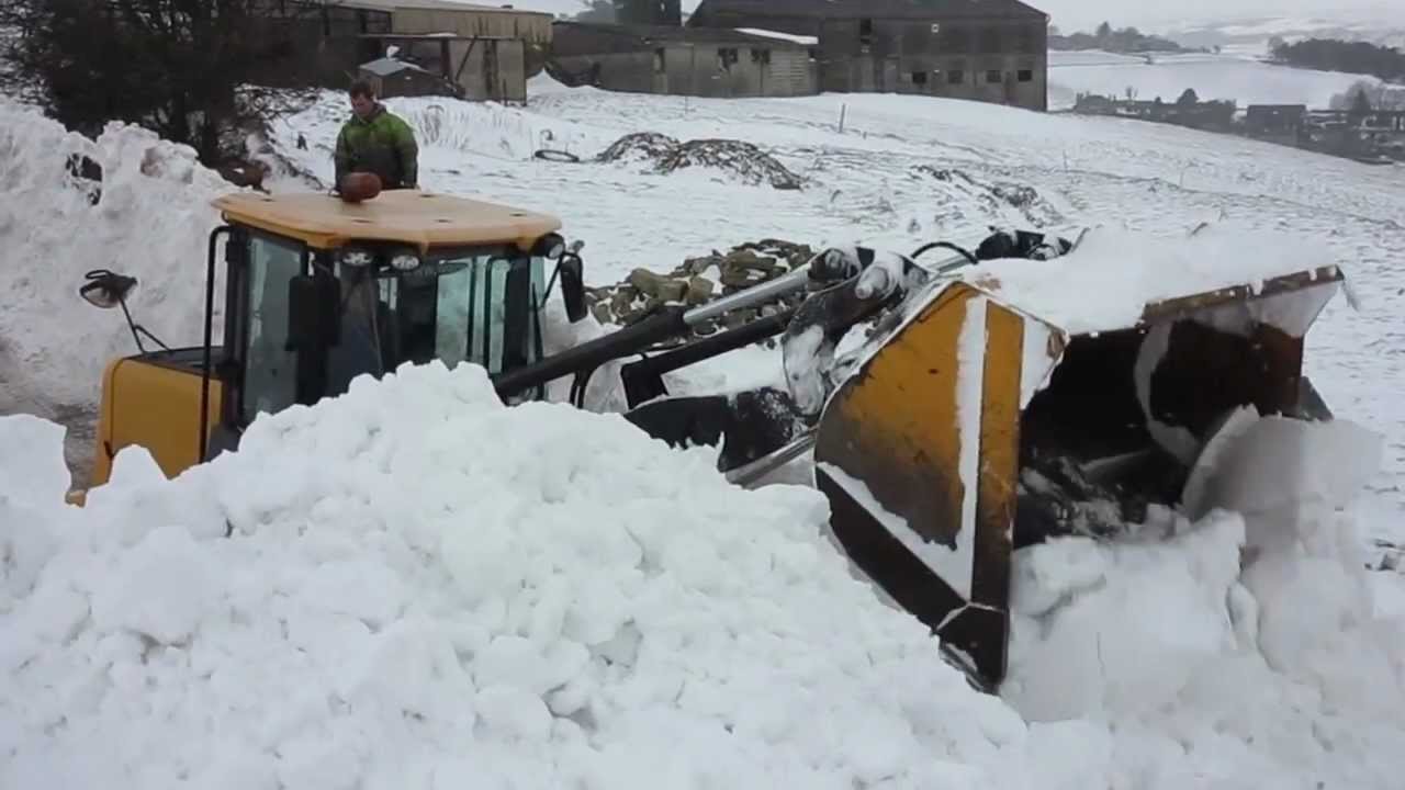 JCB 411 Snow shifting Linthwaite