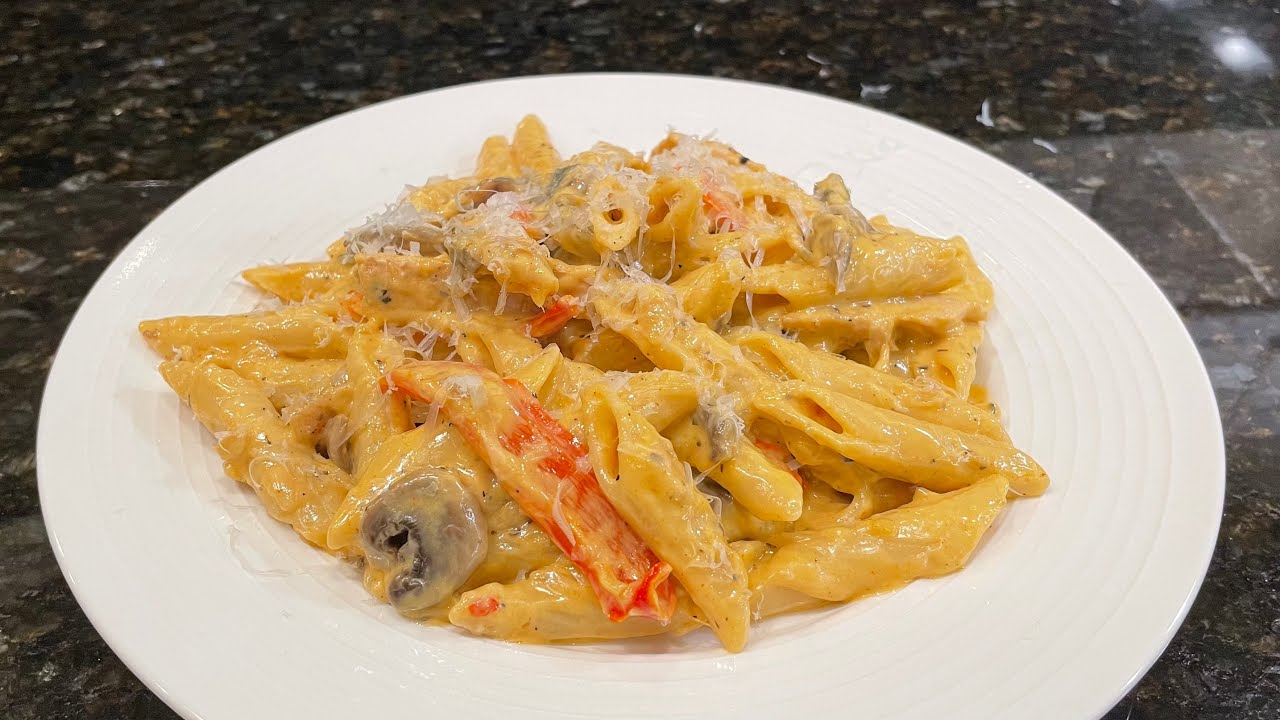 Creamy Red Bell Pepper & Mushroom Penne Pasta