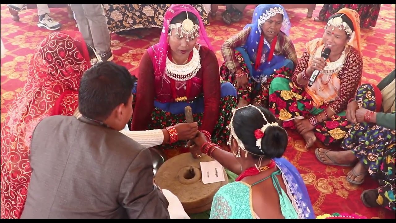 थारु भोजहा डुउली र्फोना मागर महादेव गाँउक महिला हुक्रनक्रे गीट, बाँसगढी नगरपालिका ३ महादेव  बर्दिया