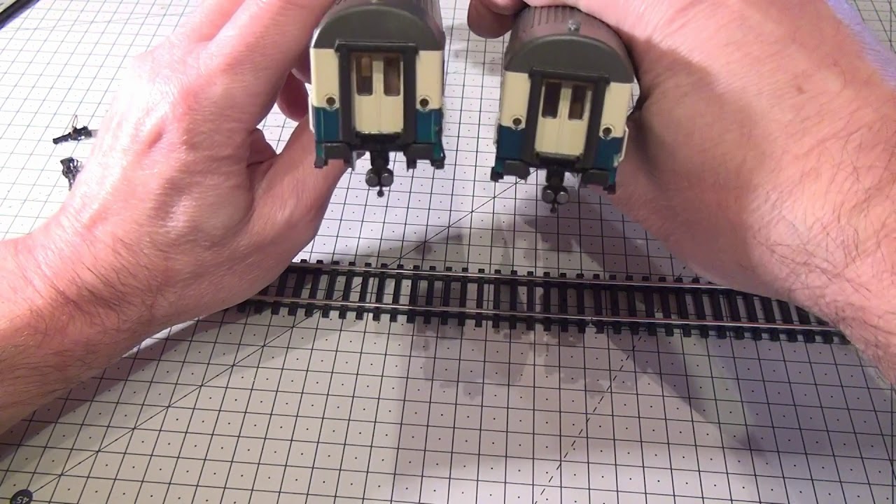 Scale H0 / Attelages magn&eacute;tiques / Magnetic couplers / Magnetkupplungen