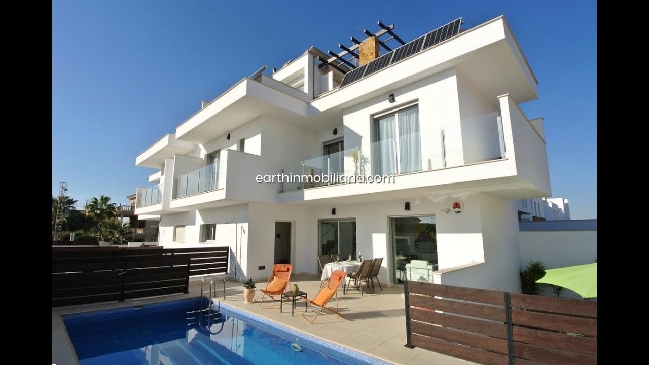 For sale Villa in Torrevieja, La Rosaleda, Ref. number: C425 👉 Price € 439,000