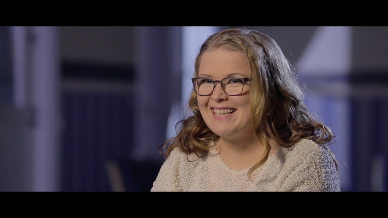 MIRA KUNNASLUOTO: TANSSILAVOILTA KOTIIN