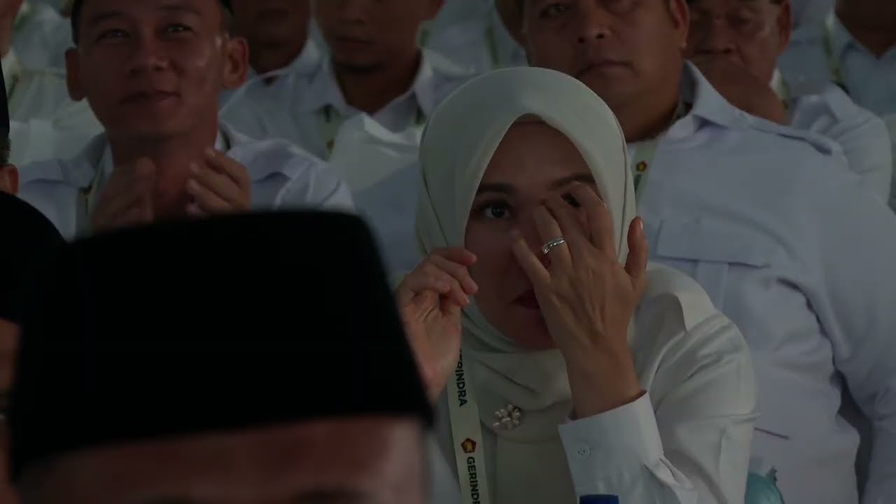 “Ekspresi Haru Kader Gerindra Saat Menyaksikan Capaian Satu Tahun Pemerintahan Prabowo”