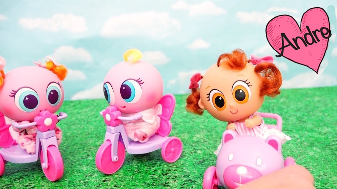 Bebes en el parque y Pozole se come la ksi papilla | Muñecas y juguetes con Andre para niñas y niños