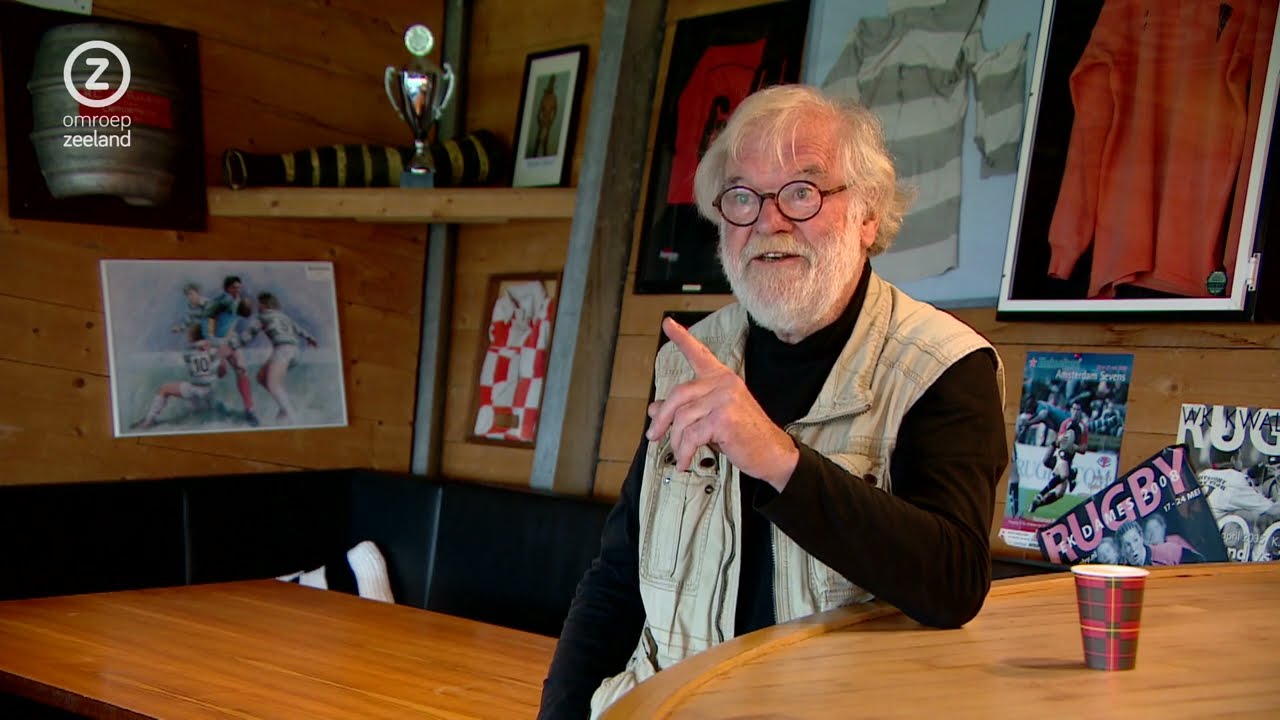 Een halve eeuw Oemoemenoe: chrysantenvreters, het clublied en die opvallende naam