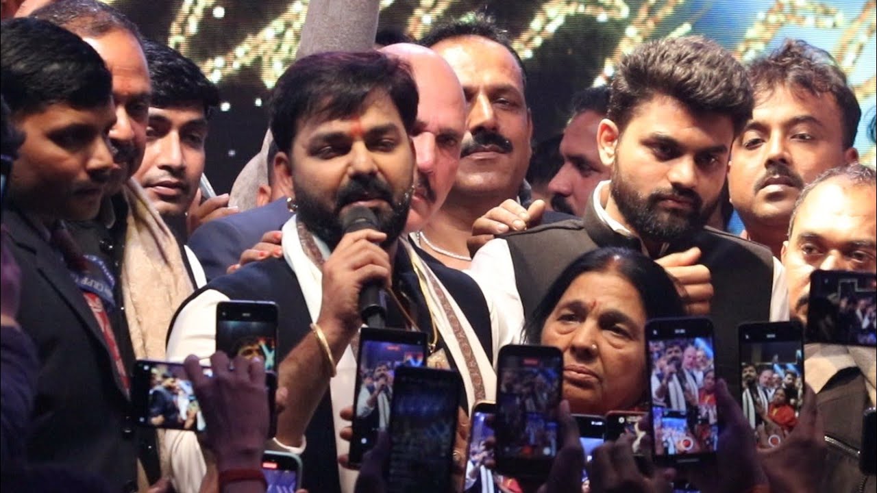 Pawan Singh ने अपने बर्थडे पर अपने मां के साथ काटा केक रच दिया इतिहास #पवन_सिंह Birhday Video 