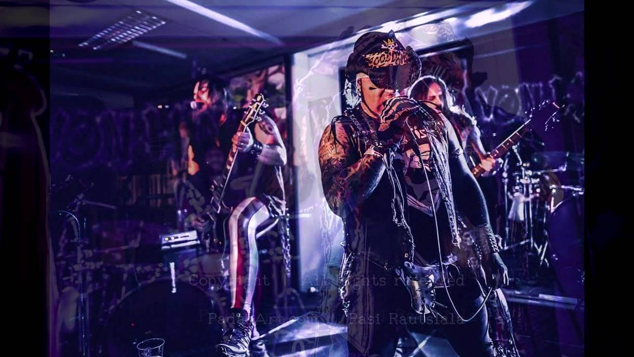 Von Hinten - Rocking In The Free World (Neil Young Cover)