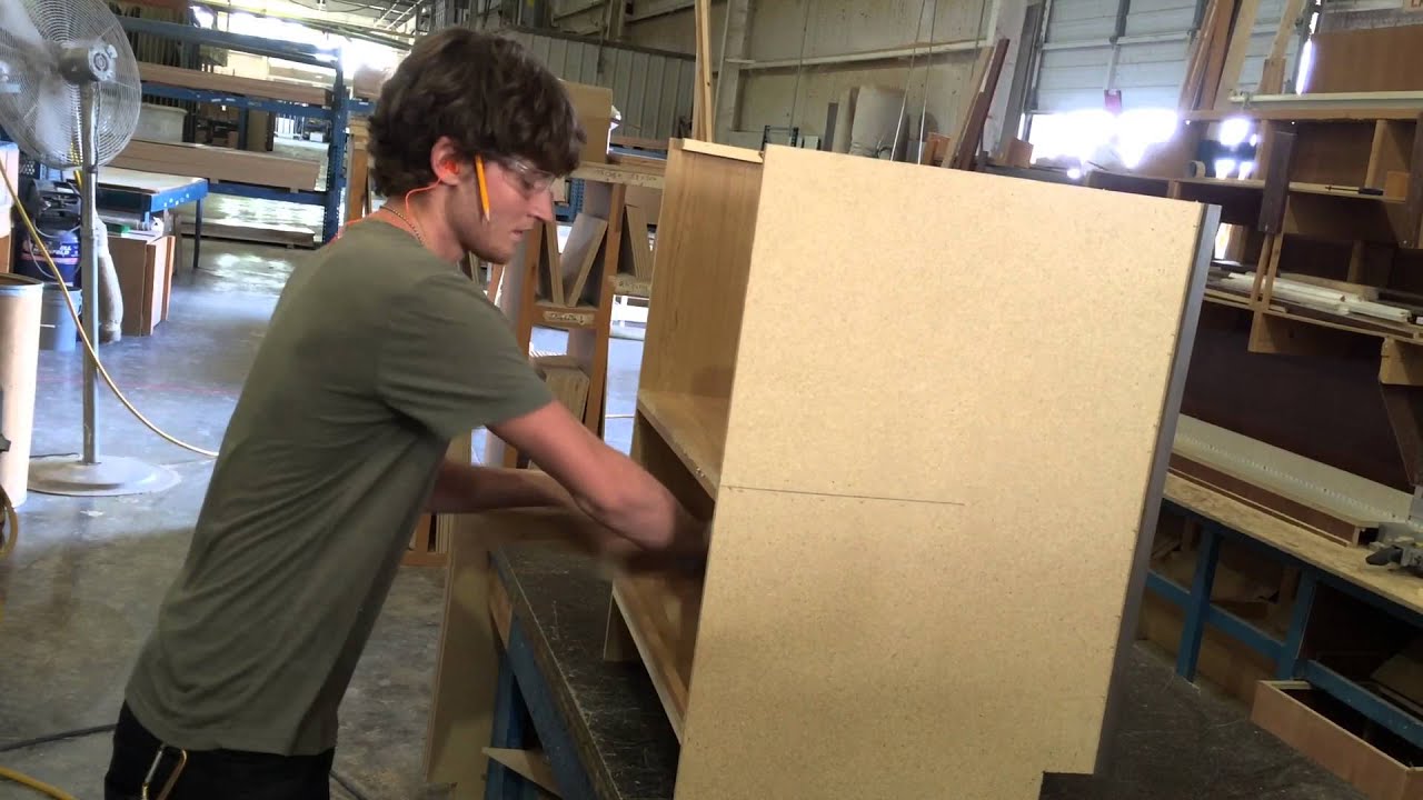 How to build a base cabinet in two minutes