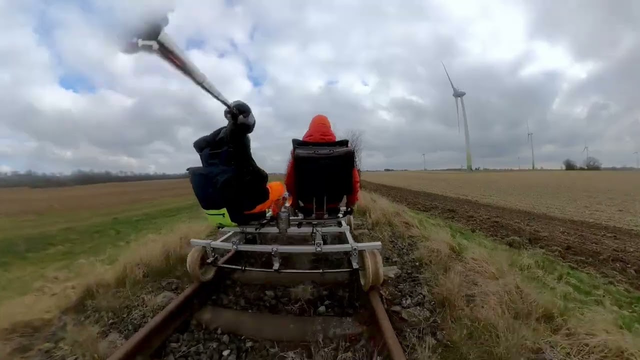 Ein Freund hat ein neues  Schienenfahrrad (Draisine) gebaut - stabil + schnell