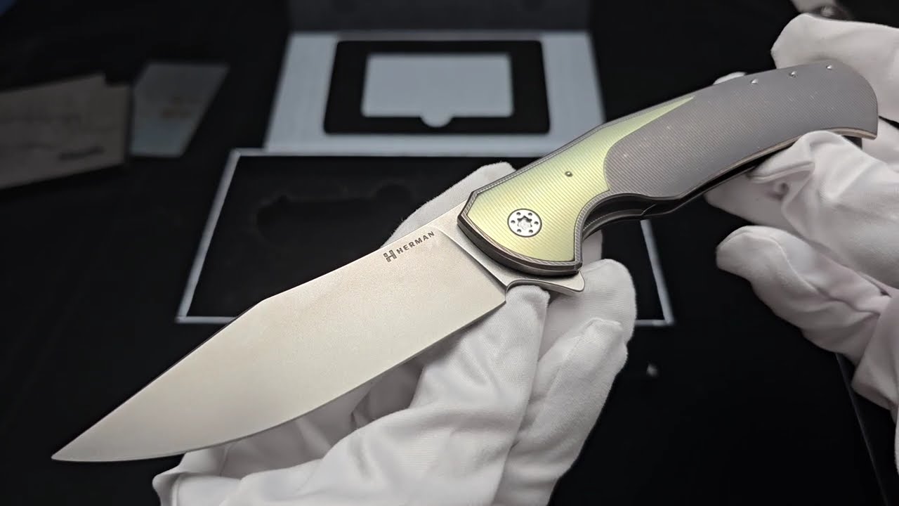 Custom Pocket Knife. Titanium Handle & M390 steel blade. Available on Noblie website