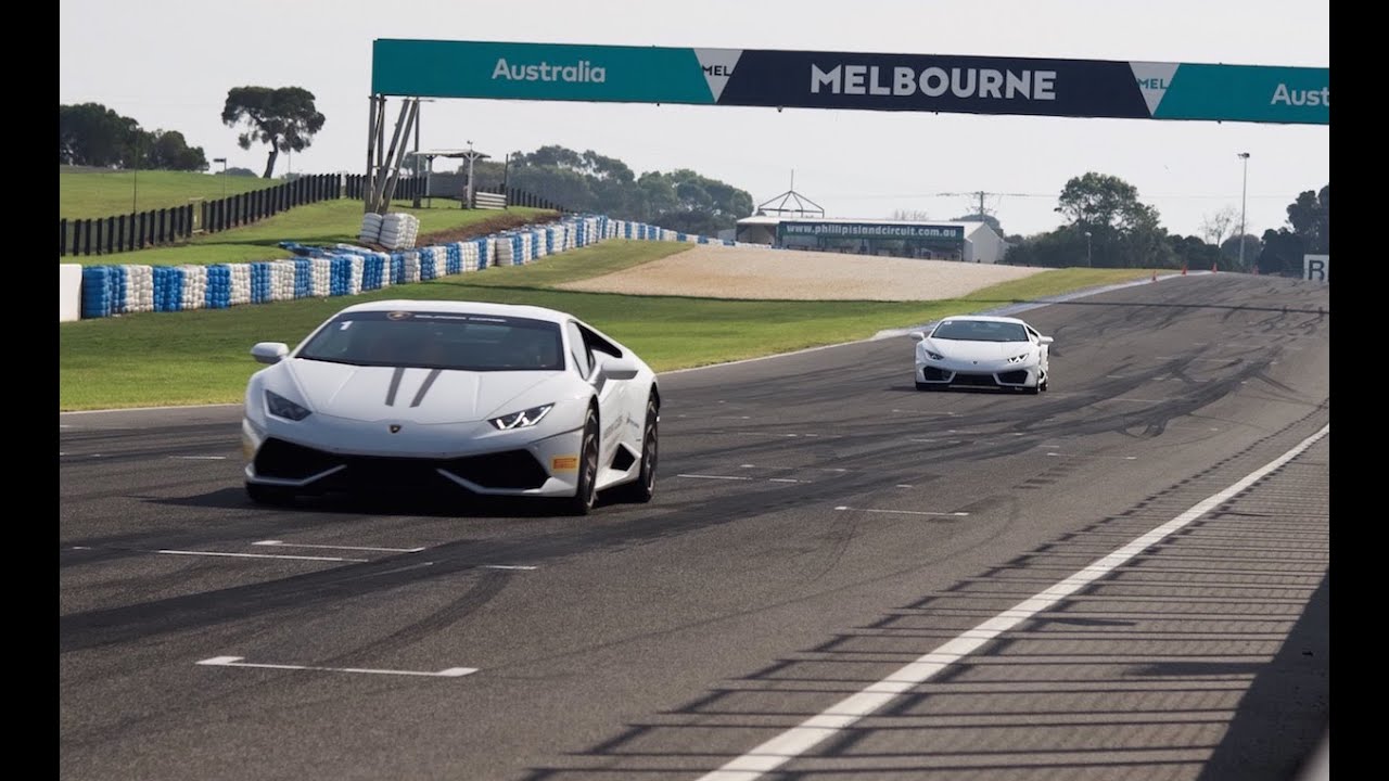 Lamborghini Huracan LP 580-2 test drive at Phillip Island (behind instructor)