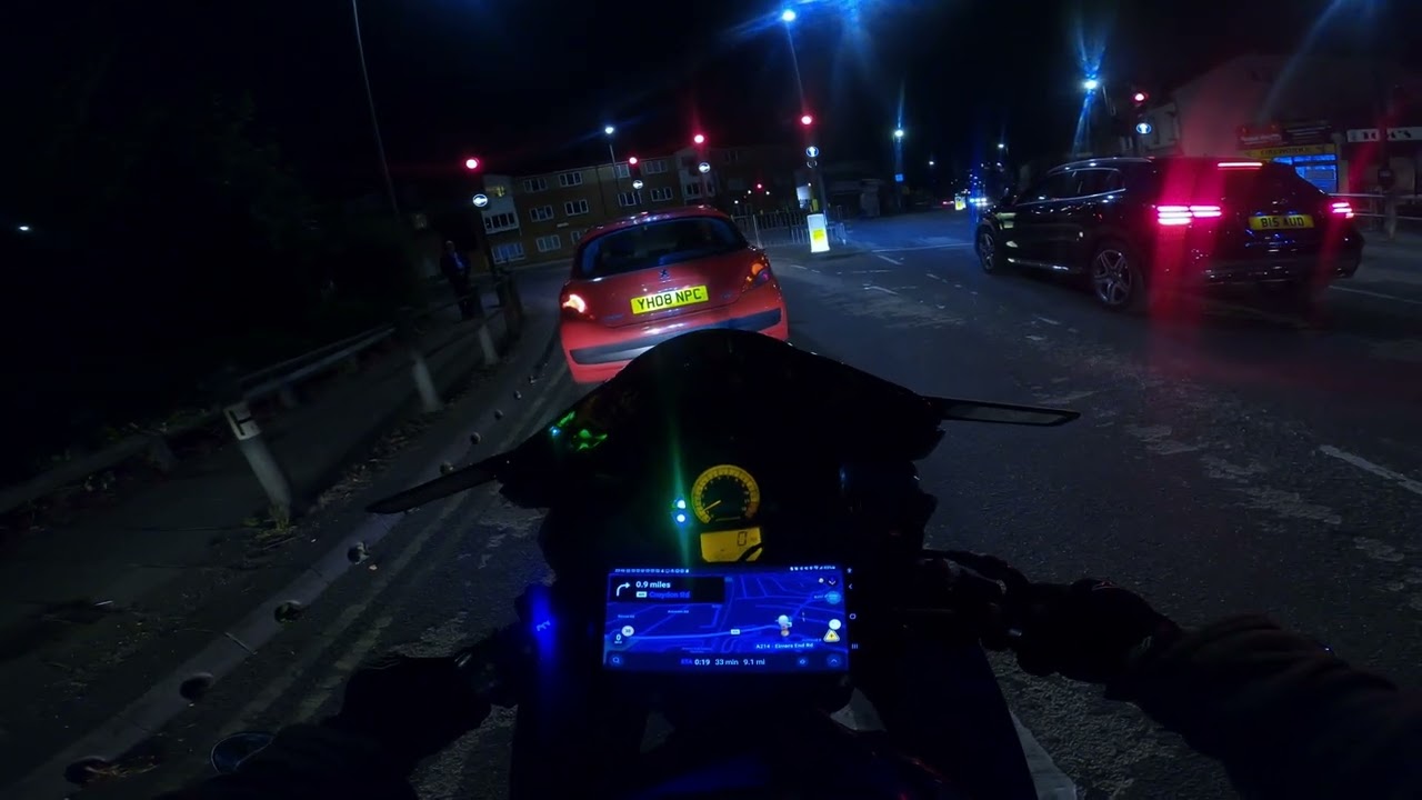 Late Night Ride to London on The SV650 || Suzuki SV650 + SC Project [4K] Pt 1