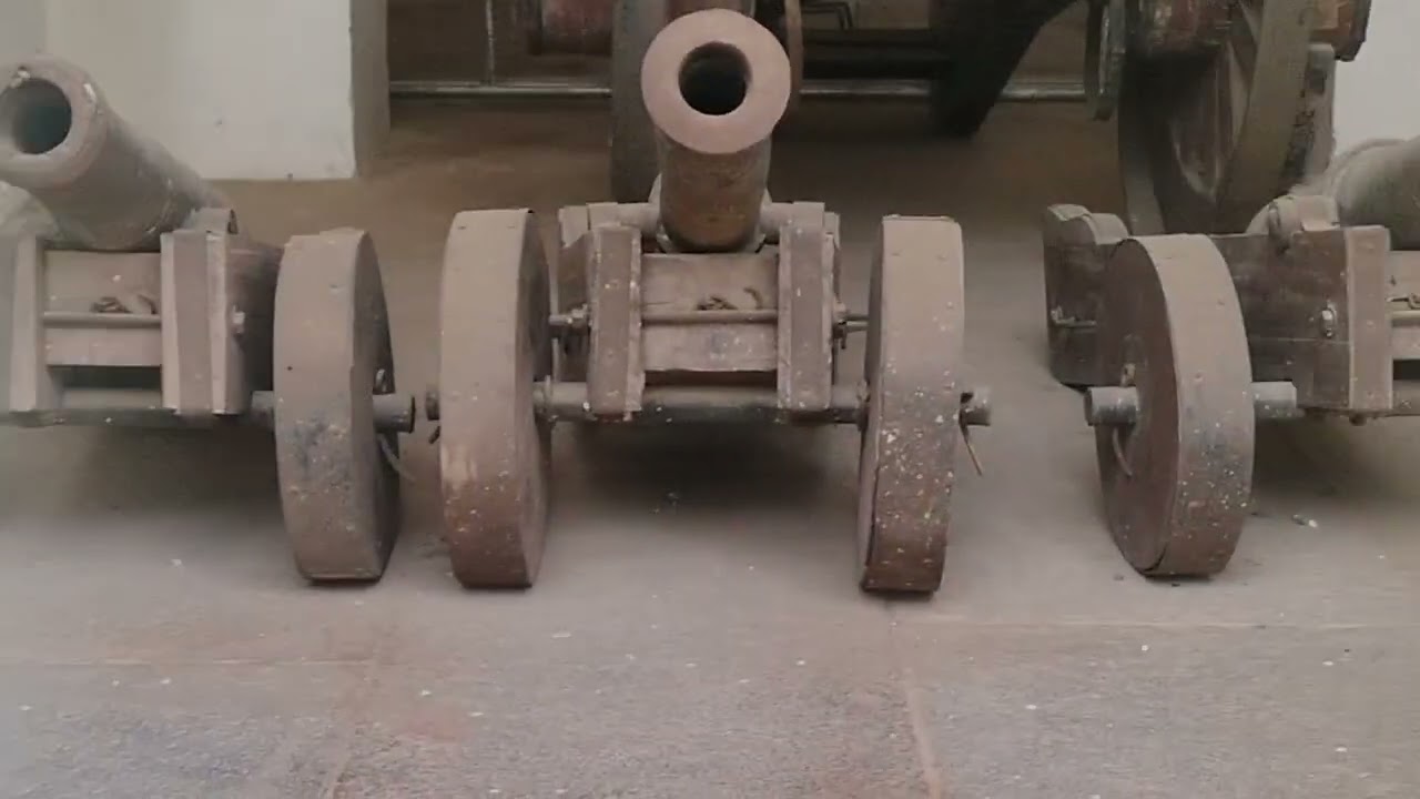 #चित्तौड़गढ़: भारत का सबसे बड़ा किलामहारानी पद्मिनी और जौहर की अमर गाथाविजय स्तम्भ और किलों का शहर 