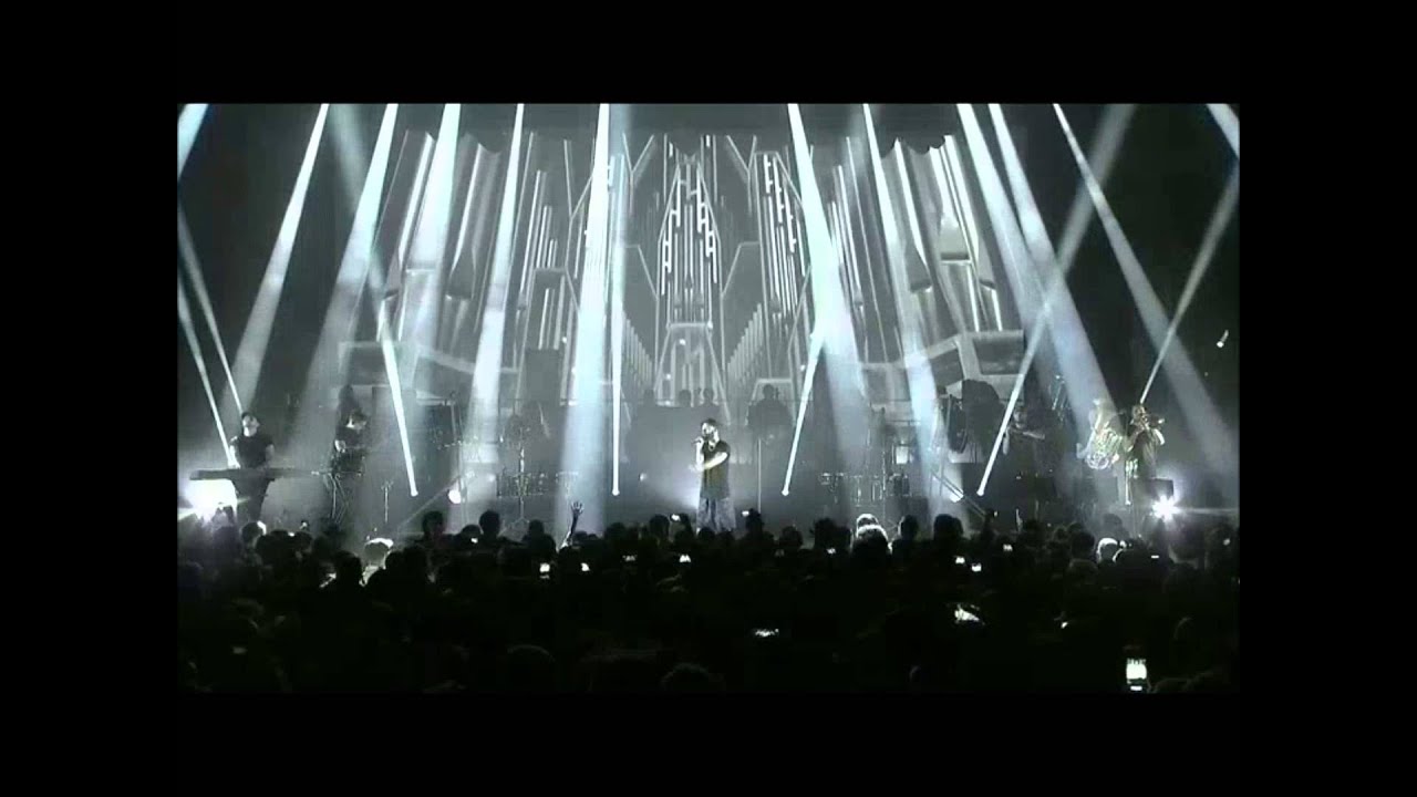 Woodkid-Iron live