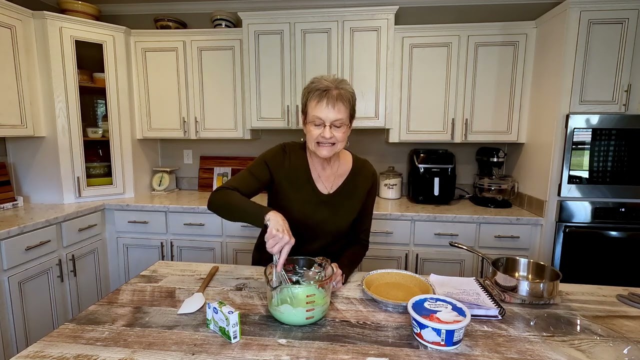 Easy Key Lime Pie made with just a few ingredients | Low fat key lime pie recipe | Simple dessert