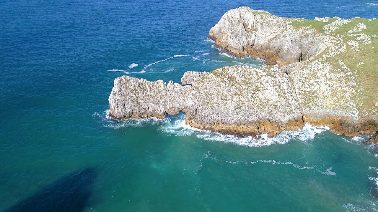 playa de berellin ( cantabria) dron