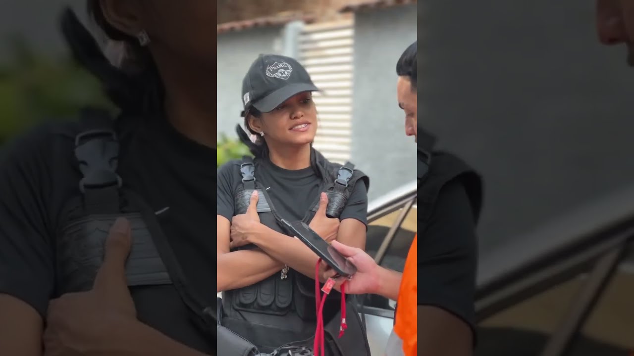 Ela pegou o celular desse homem por esse motivo