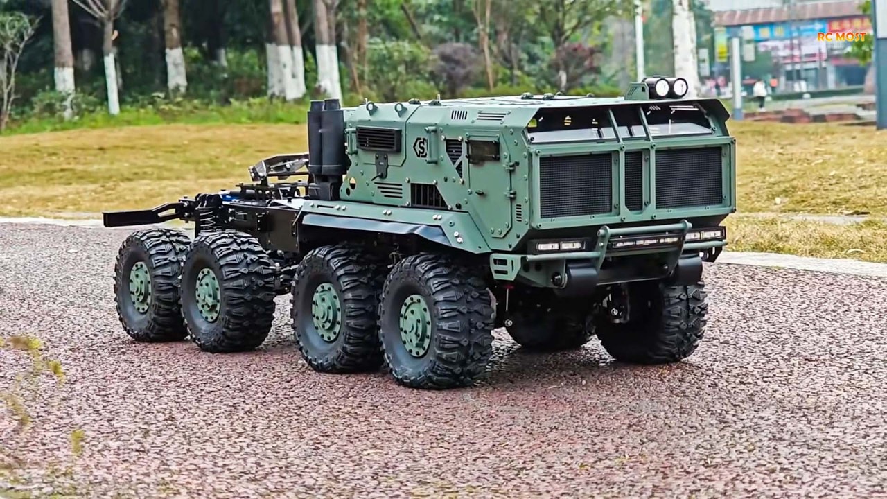 World&rsquo;s Largest RC Military Truck &ndash; Epic 8x8 Obstacle Course Challenge!