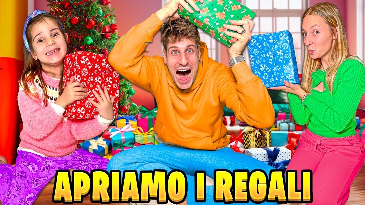 VLOG! APRIAMO TUTTI I REGALI DI AURORA RICEVUTI DA BABBO NATALE!