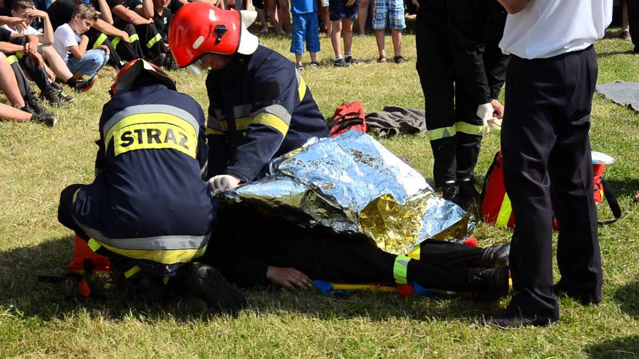 Pokaz akcji przy użyciu sprzętu do ratownictwa technicznego - OSP Mniszków