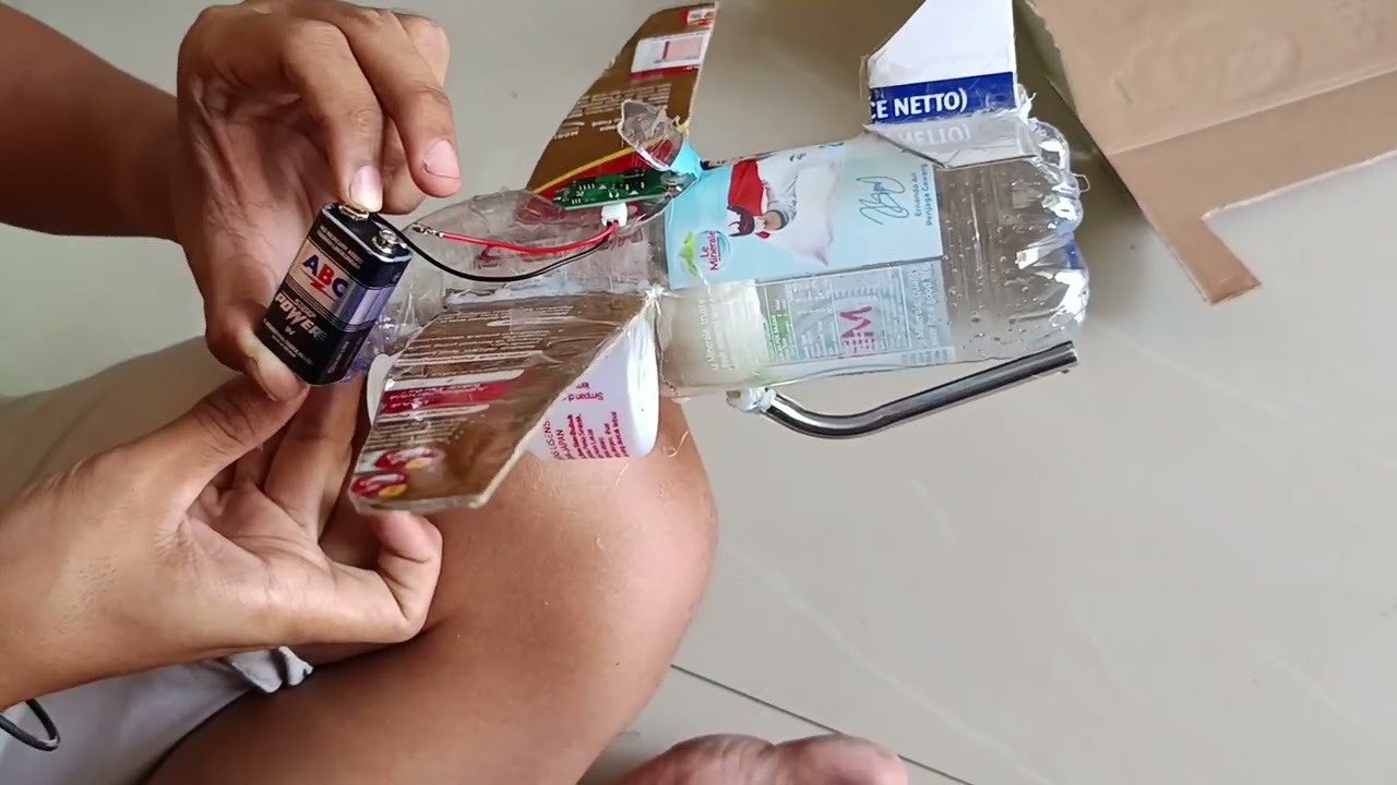 Membuat pesawat air dari botol bekas 